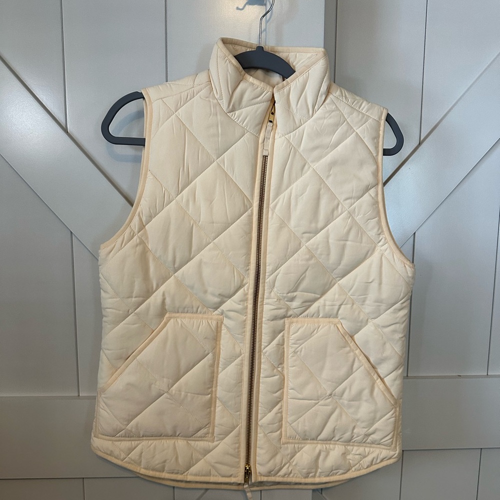 NWOT J Crew Factory Quilted puffer vest - cream - size small